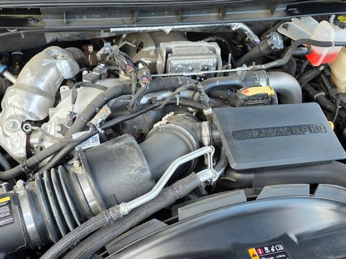 Used 2023 Chevrolet Silverado 2500 Custom w/ Custom Value Package image 12