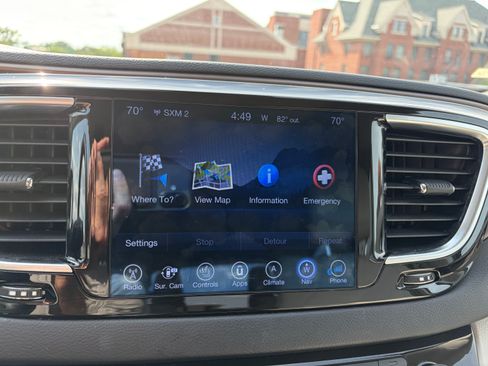 Used 2017 Chrysler Pacifica Touring-L Plus w/ Advanced Safetytec Group FWD image 25