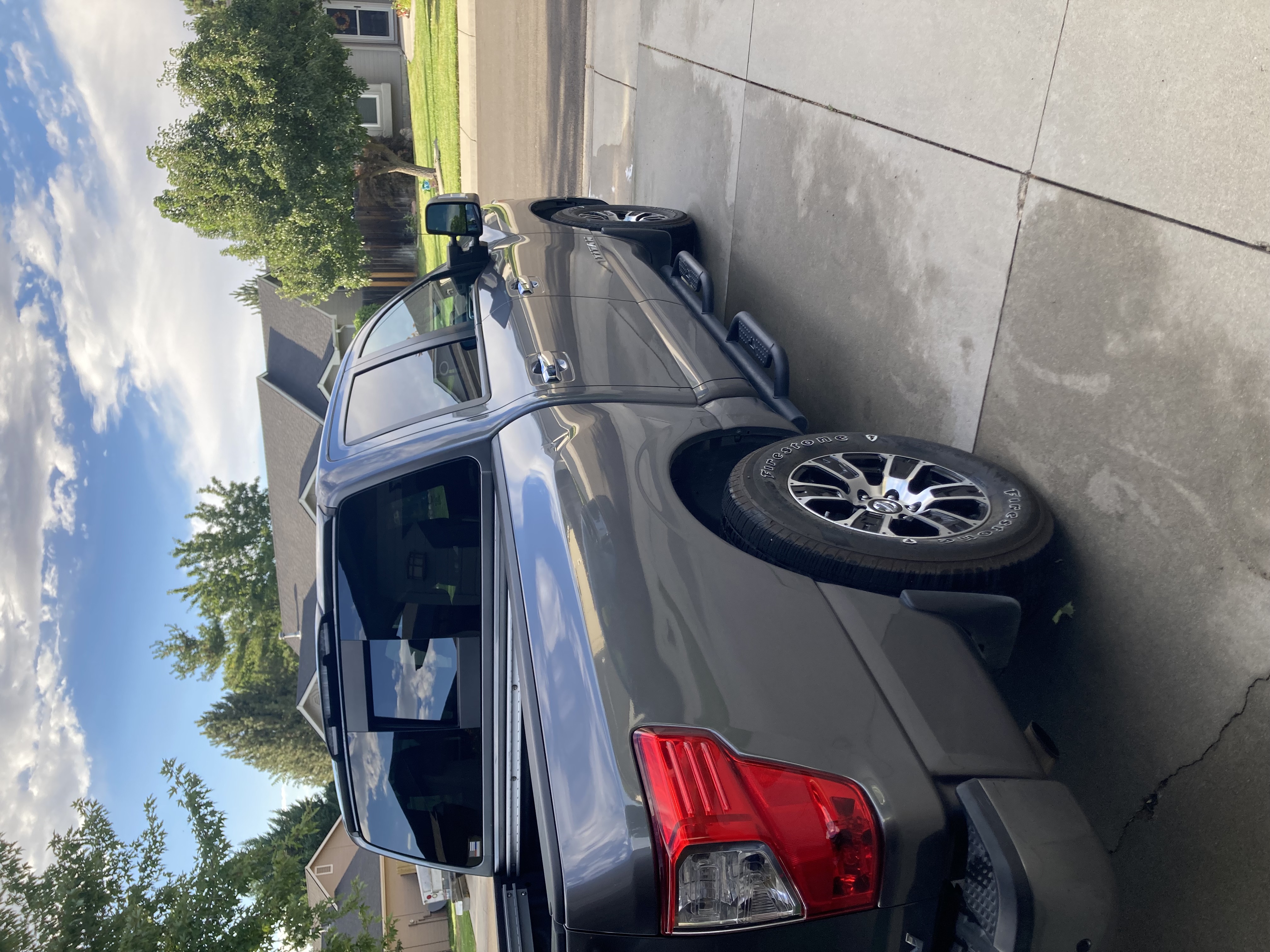 Used 2021 Nissan Titan SV w/ SV Convenience Package RWD image 2