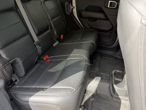 Used 2019 Jeep Wrangler Unlimited Sahara w/ Quick Order Package 24M Moab AWD/4WD image 24