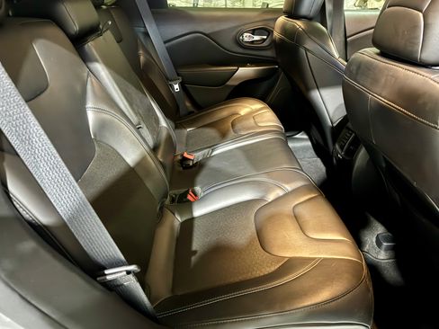 Used 2020 Jeep Cherokee Latitude Plus image 17