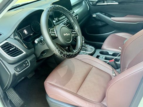 Used 2022 Kia Seltos SX w/ Sunroof Package AWD/4WD image 5