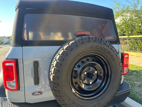 Used 2022 Ford Bronco Black Diamond image 2