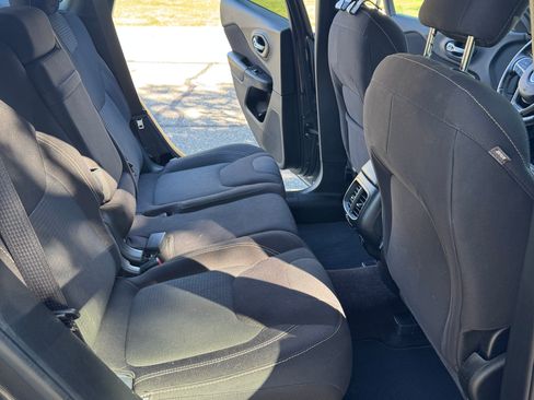 Used 2016 Jeep Cherokee Latitude FWD image 10
