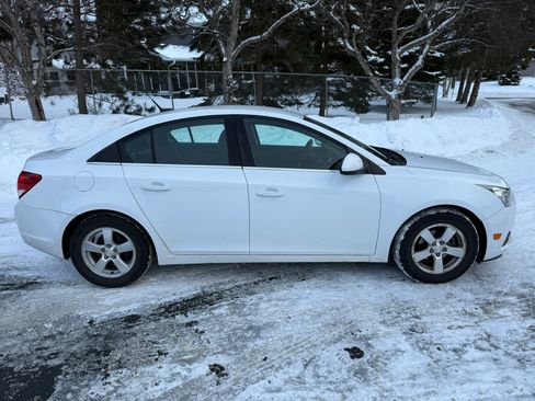 Used 2014 Chevrolet Cruze LT image 2