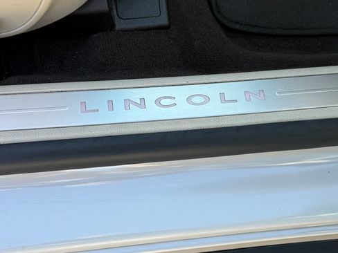 Used 2020 Lincoln MKZ w/ Convenience Package image 9