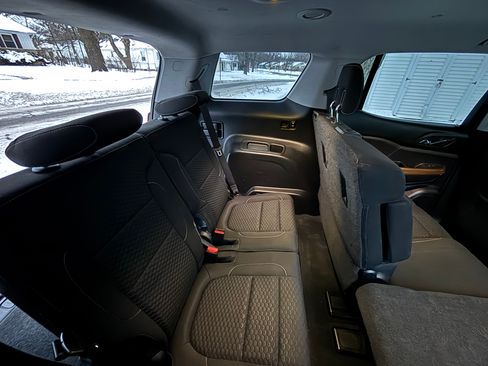 Used 2018 GMC Acadia SLE image 12