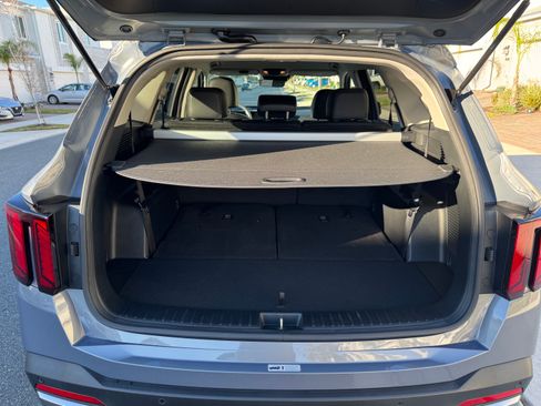 Used 2024 Kia Sorento S image 14