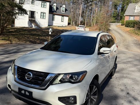 Used 2019 Nissan Pathfinder SV image 6