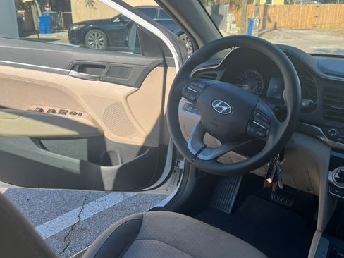 Used 2019 Hyundai Elantra SEL image 10