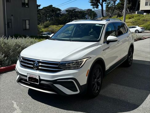 Used 2022 Volkswagen Tiguan SE FWD image 2