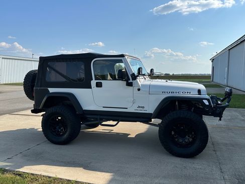 Used 2005 Jeep Wrangler Unlimited Rubicon w/ Security Group image 6