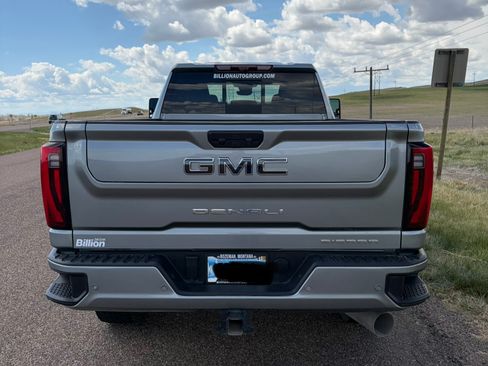 Used 2024 GMC Sierra 3500 Denali Ultimate AWD/4WD image 5
