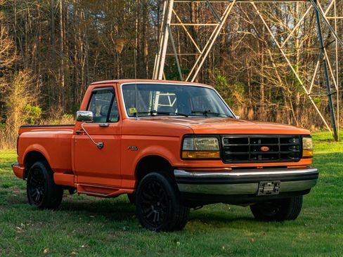 Used 1992 Ford F150 2WD Regular Cab image 1