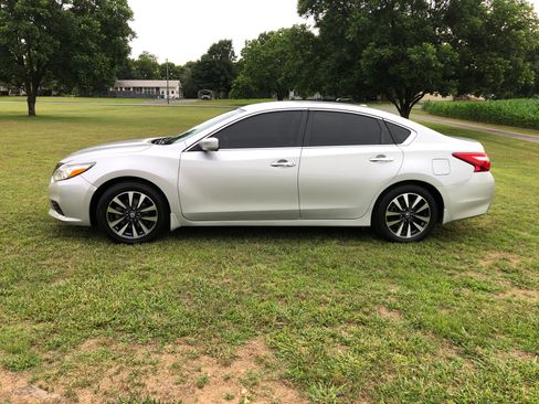 Used 2017 Nissan Altima 2.5 SV FWD image 11