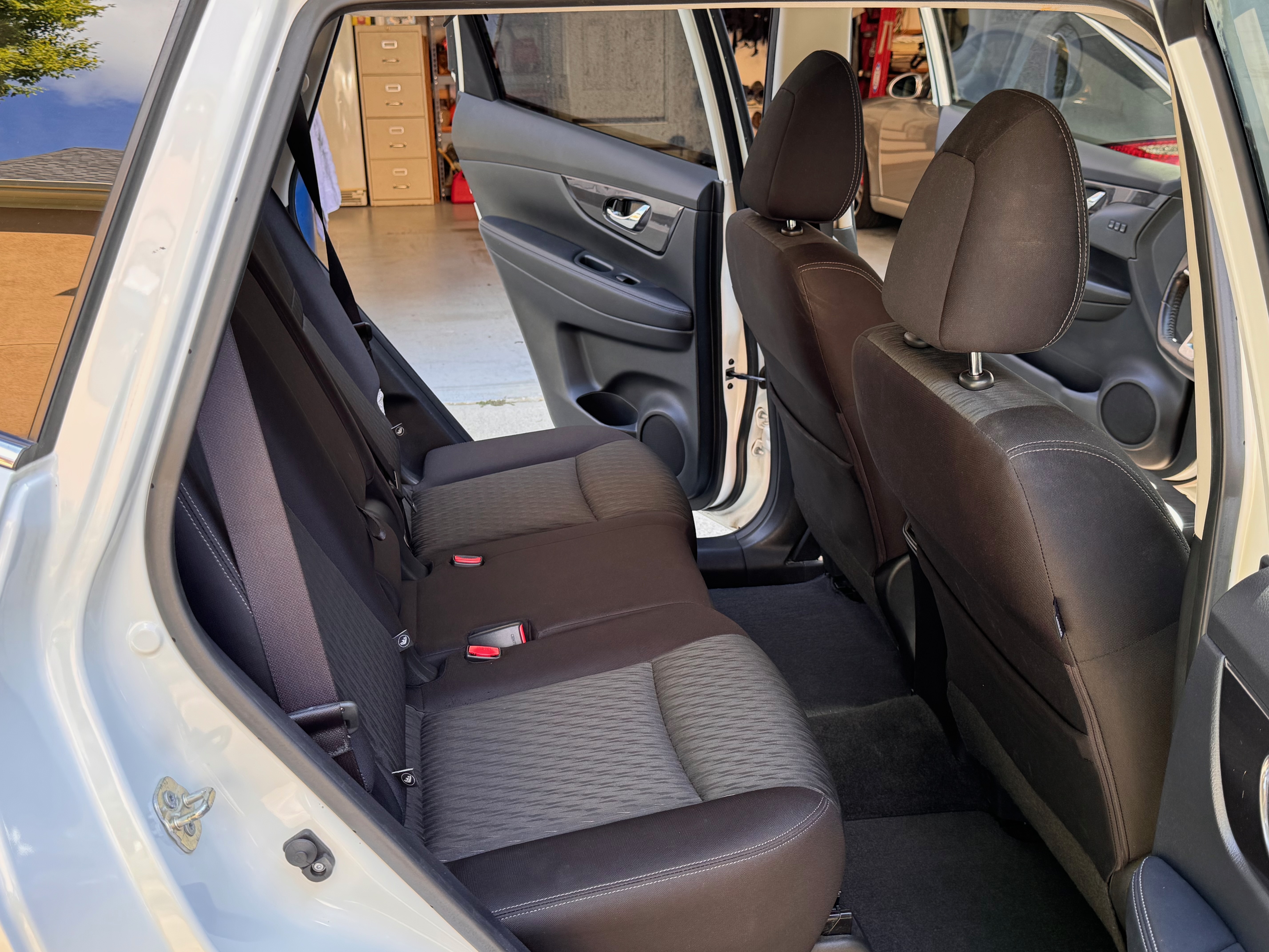 Used 2019 Nissan Rogue SV w/ Premium Package FWD image 18