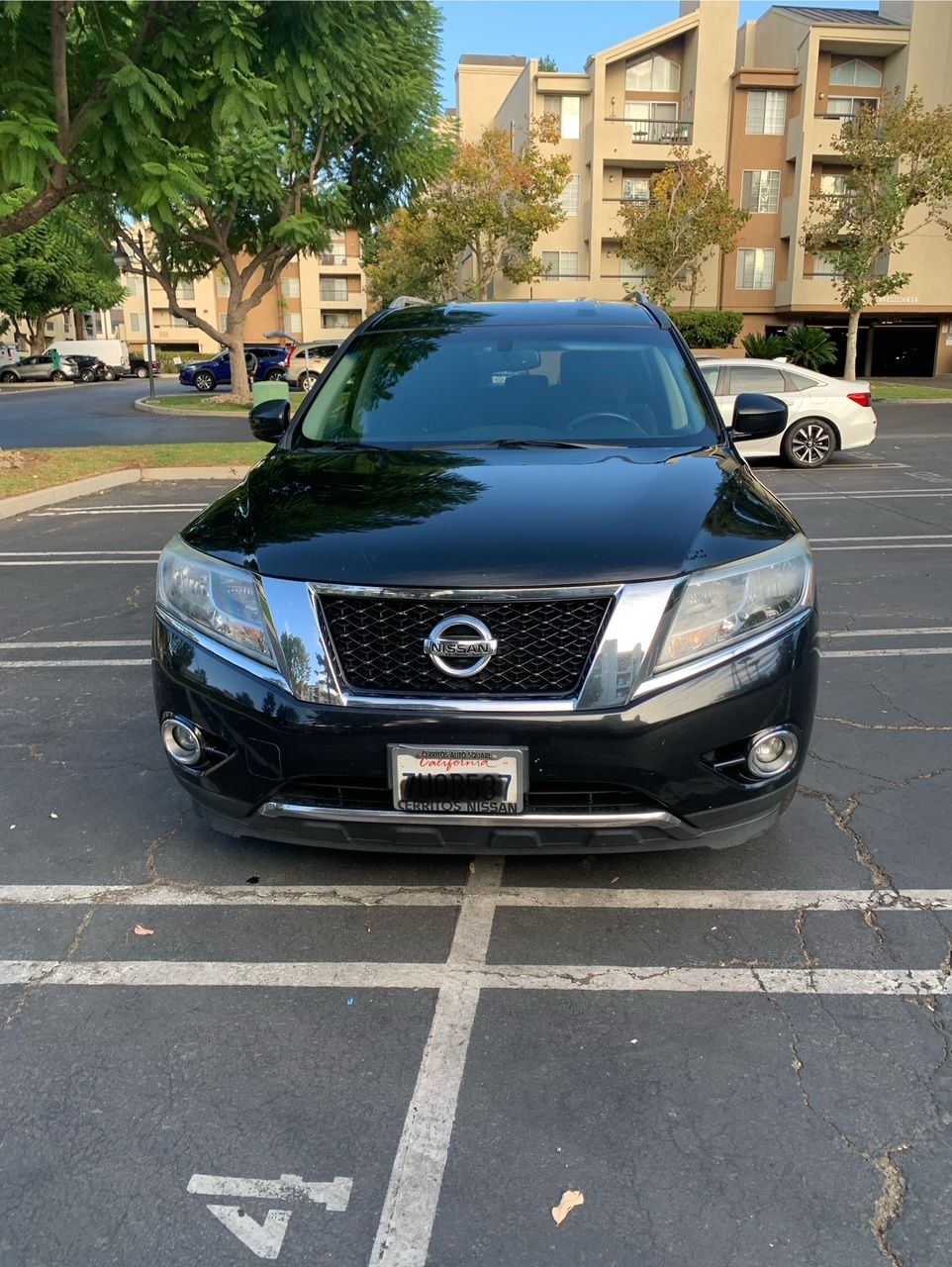 Used 2016 Nissan Pathfinder SV FWD image 1