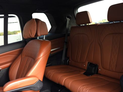 Used 2022 BMW X7 M50i w/ Dynamic Handling Package image 22