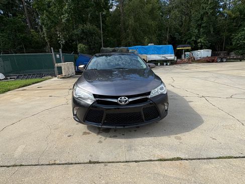 Used 2015 Toyota Camry SE image 2