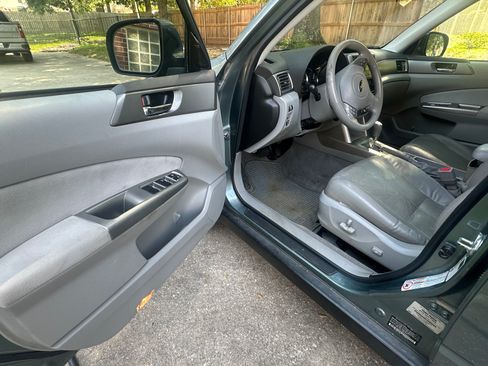 Used 2010 Subaru Forester 2.5X Limited AWD/4WD image 16