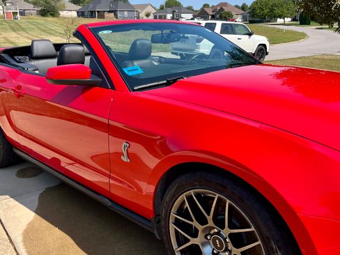 Used 2012 Ford Mustang Shelby GT500 w/ SVT Performance Pkg image 4