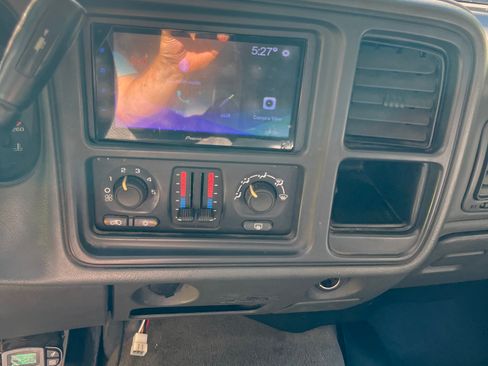 Used 2006 Chevrolet Silverado 2500 LT AWD/4WD image 19