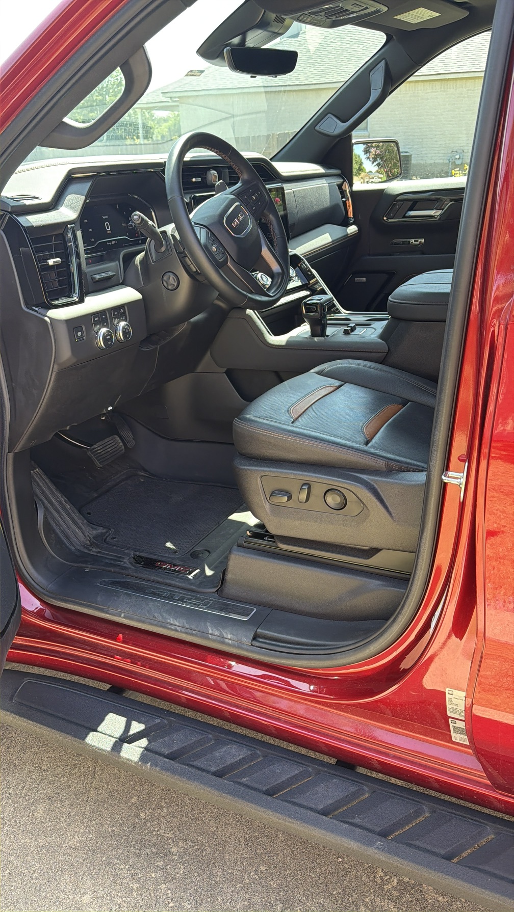 Used 2025 GMC Sierra 1500 AT4 w/ AT4 Premium Package AWD/4WD image 11