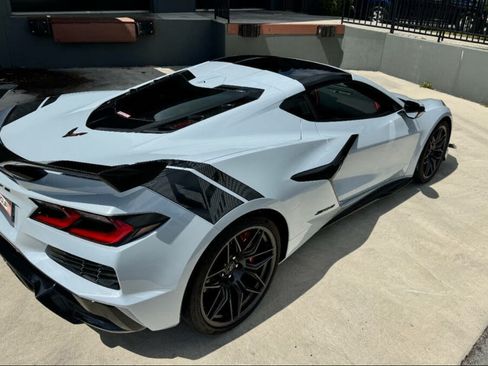 Used 2024 Chevrolet Corvette Z06 w/ Z07 Performance Package image 12