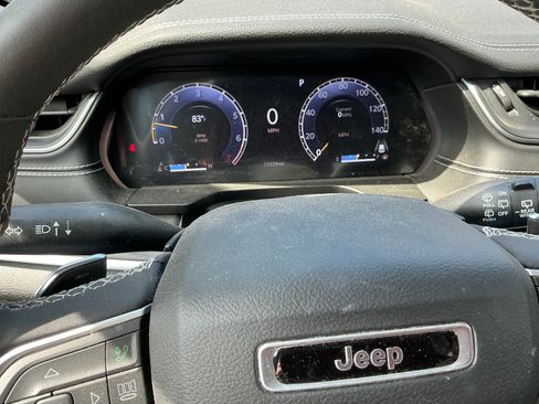 Used 2023 Jeep Grand Cherokee Limited AWD/4WD image 14