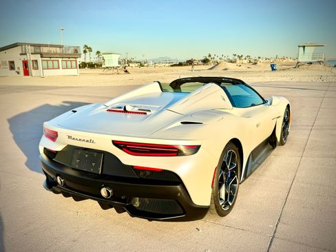 Used 2023 Maserati MC20 Spyder RWD image 9