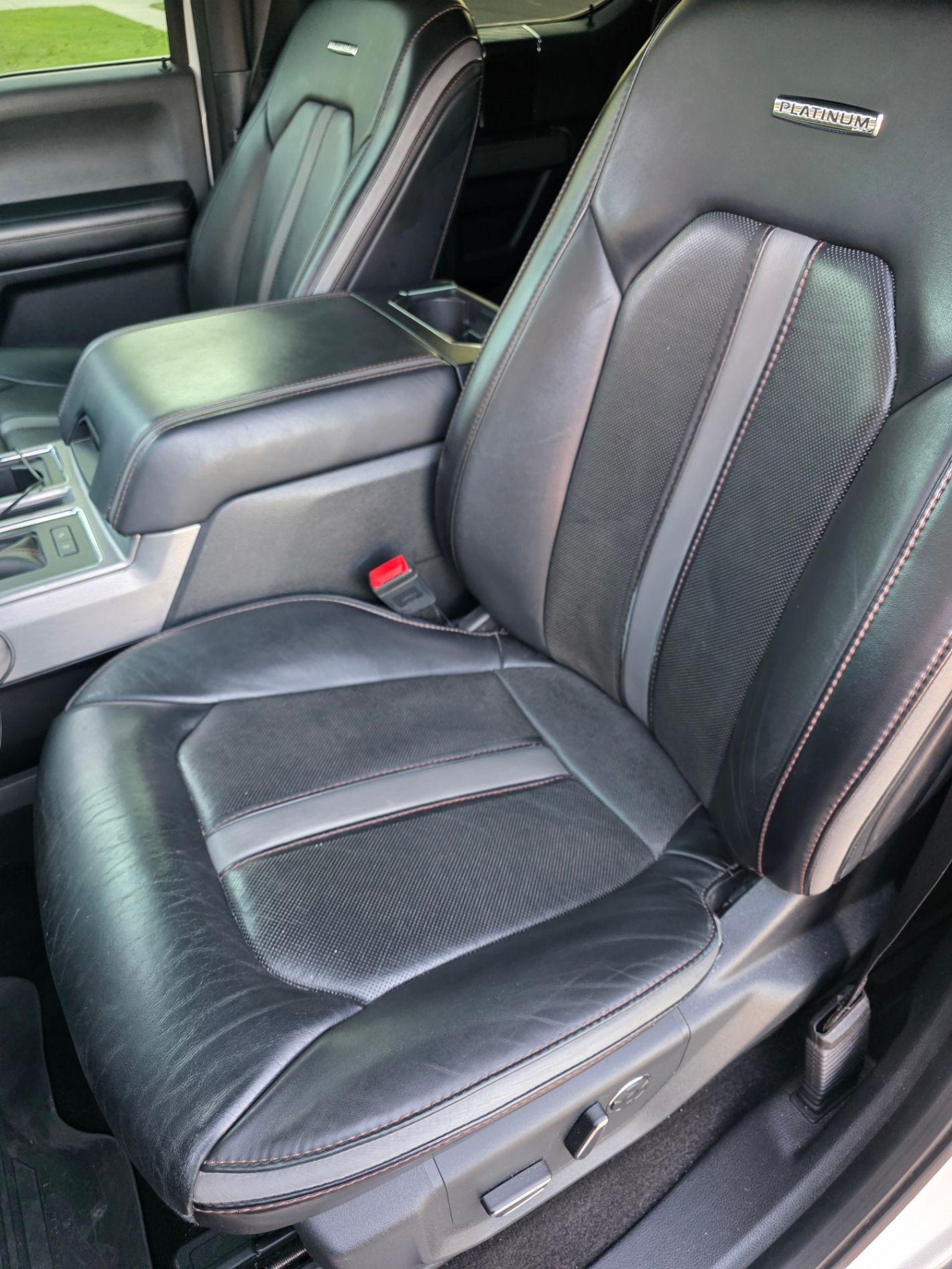 Used 2019 Ford F150 Platinum w/ Equipment Group 701A Luxury AWD/4WD image 8