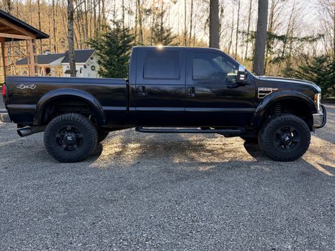 Used 2010 Ford F250 Lariat image 1