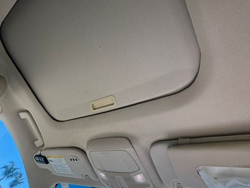 Used 2013 Lincoln MKZ FWD image 10