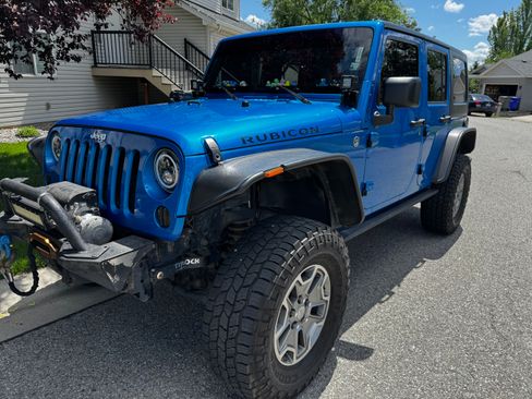 Used 2015 Jeep Wrangler Unlimited Rubicon w/ Connectivity Group AWD/4WD image 1