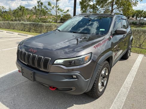 Used 2019 Jeep Cherokee Trailhawk image 12
