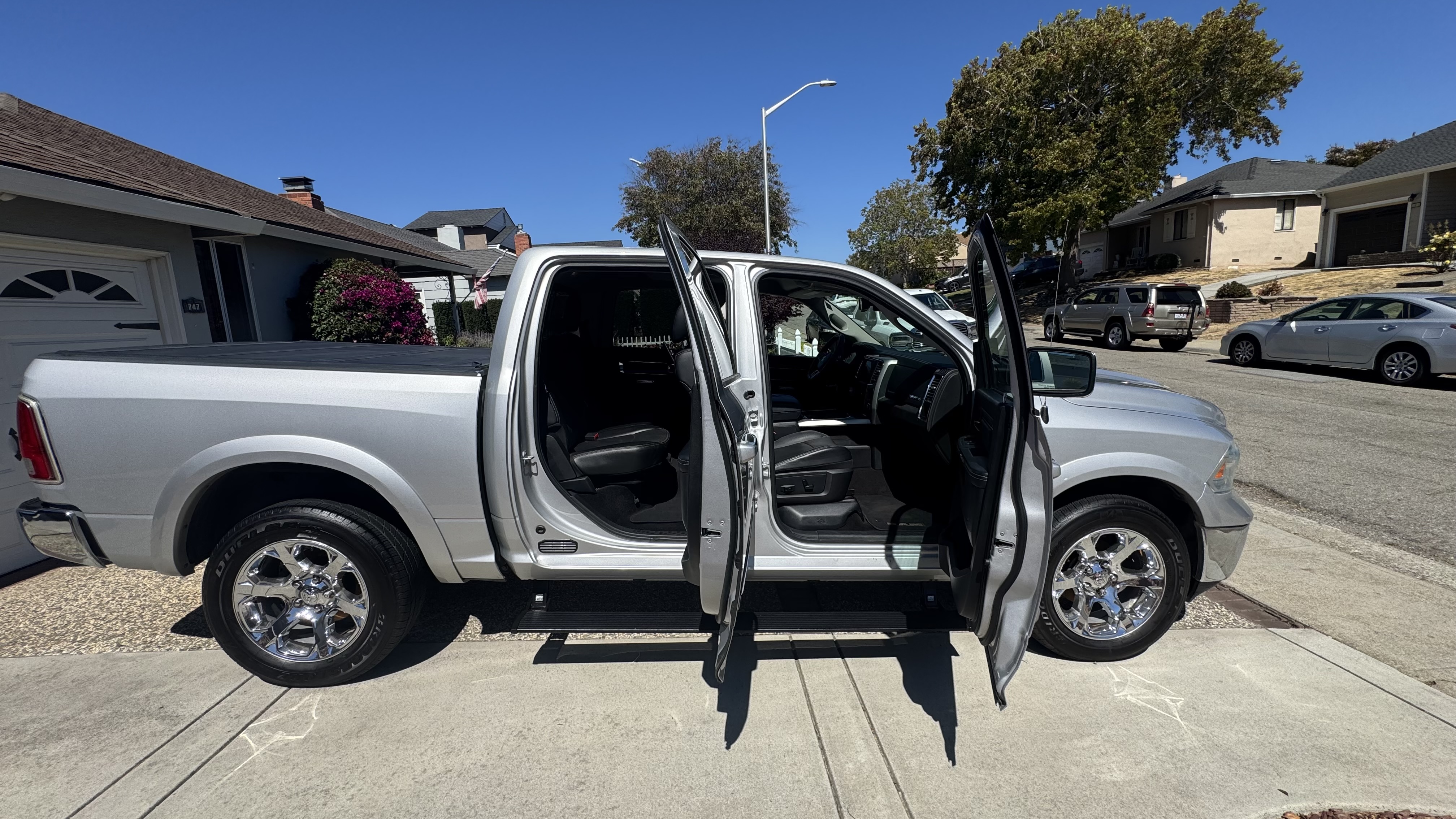 Used 2016 RAM 1500 Laramie AWD/4WD image 9
