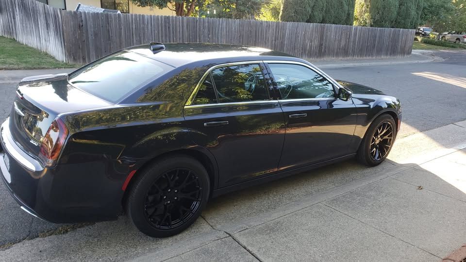 Used 2015 Chrysler 300 Limited RWD image 14