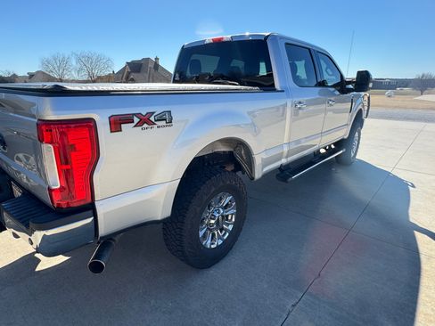 Used 2018 Ford F250 XLT w/ XLT Premium Package image 4