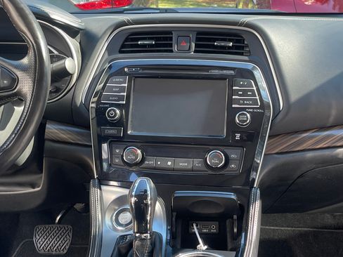 Used 2017 Nissan Maxima Platinum image 16