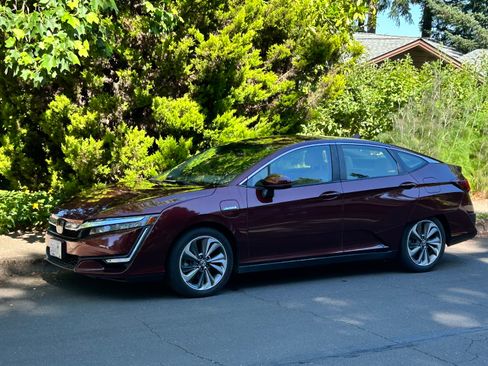 Used 2021 Honda Clarity Plug-In Hybrid image 1