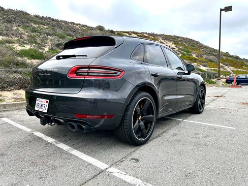 Used 2017 Porsche Macan Turbo image 2
