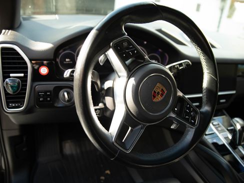 Used 2019 Porsche Cayenne image 8