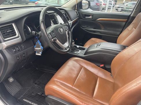 Used 2017 Toyota Highlander Limited Platinum image 11