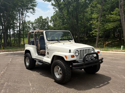 Used 1999 Jeep Wrangler Sahara AWD/4WD image 9