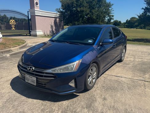 Used 2019 Hyundai Elantra SEL FWD image 2