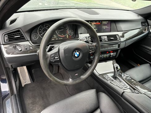 Used 2013 BMW 550i xDrive Sedan image 13