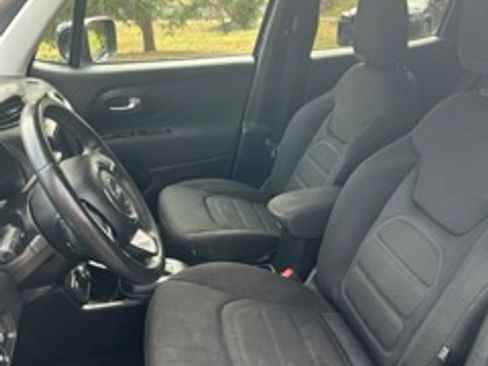 Used 2019 Jeep Renegade Latitude w/ Popular Equipment Group image 11