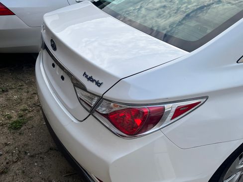 Used 2015 Hyundai Sonata Hybrid FWD image 4