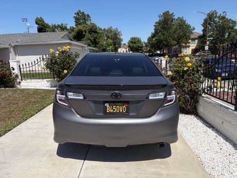 Used 2012 Toyota Camry SE FWD image 11