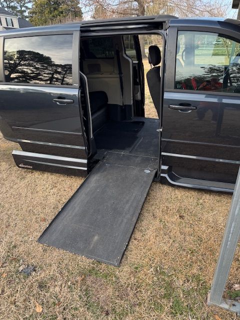 Used 2013 Dodge Grand Caravan SXT w/ Rear Park Assist Pkg FWD image 10